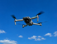 Kaip elgtis pastebėjus droną, gavus perspėjimą apie oro pavojų ar radus įtartiną daiktą?